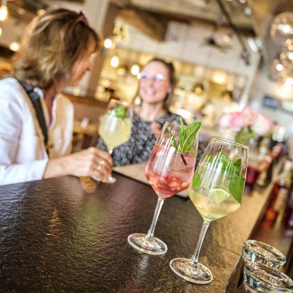 Zwei Frauen in einem Erlanger Restaurant