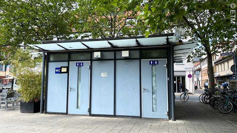 &Ouml;ffentliche Toilette am Hugenottenplatz