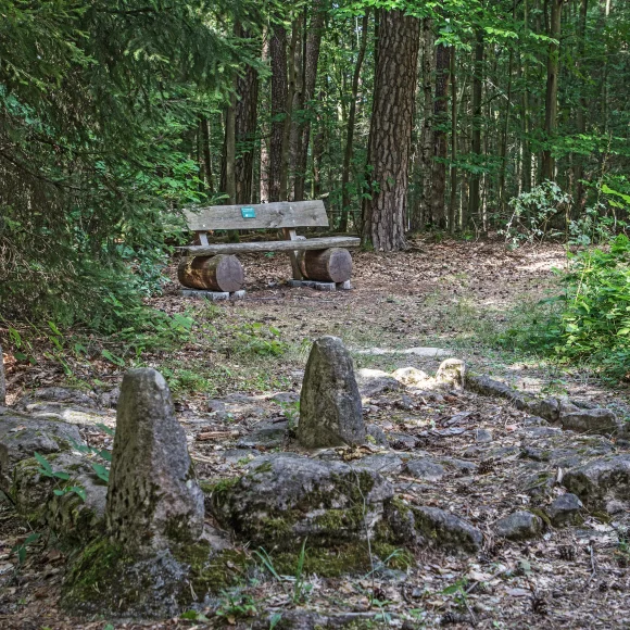 Kosbacher Altar Kosbacher Altar im Wald bei Kosbach