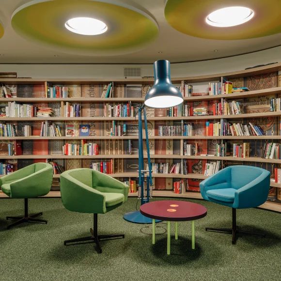 Bibliothek Bibliothek mit Leseecke