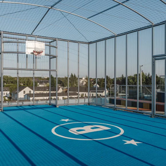 Basketball Court Basketballplatz auf dem Dach vom Brucklyn Appartementhaus