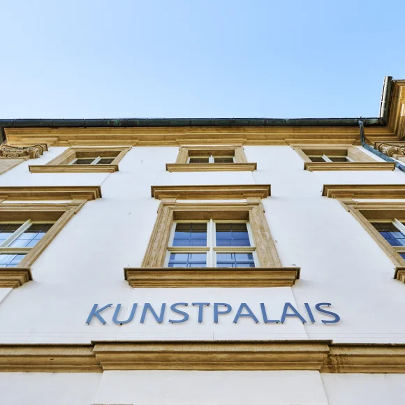 Kunstpalais von unten Kunstpalais von unten