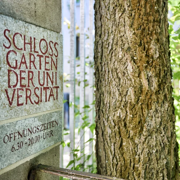 Eingangsschild Schlossgarten Schild am Eingang des Erlanger Schlossgartens