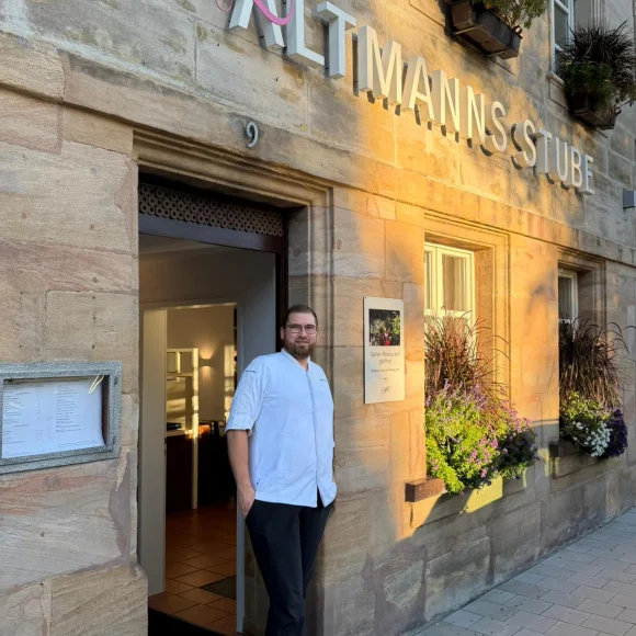 Altmanns Restaurant by Jonas Richter Jonas Richter vor dem neuen Restaurant